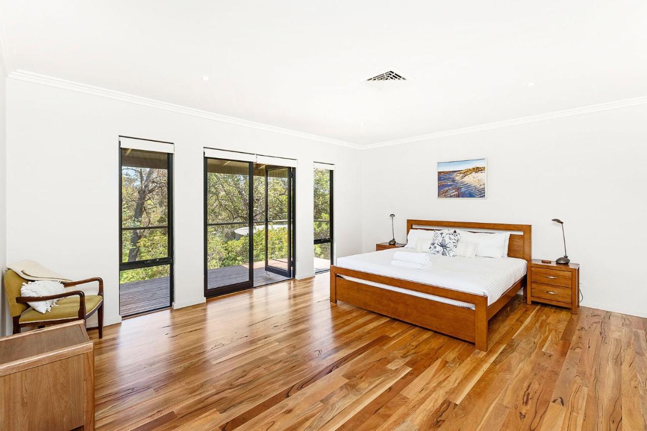 Redgum Treehouse - Outstanding Luxury In The Heart Of Wine Country And Minutes From The Beaches Vila Quindalup Exterior foto